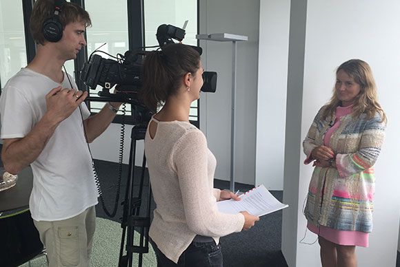 Filmaufnahmen für einen TV-Sender mit Frau Dr. Kerstin Hennig, Geschäftsführerin von Gateway Gardens