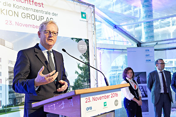 Stadtrat Markus Frank, Wirtschaftsdezernent von Frankfurt (a.D.) am Main, beim Richtfest zur weltweiten Konzernzentrale von KION (Bildquelle: OFB/Groß & Partner)