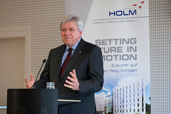 Ministerpräsident Volker Bouffier (a.D.) bei der Einweihung des HOLM in Gateway Gardens (Bildquelle: HOLM)